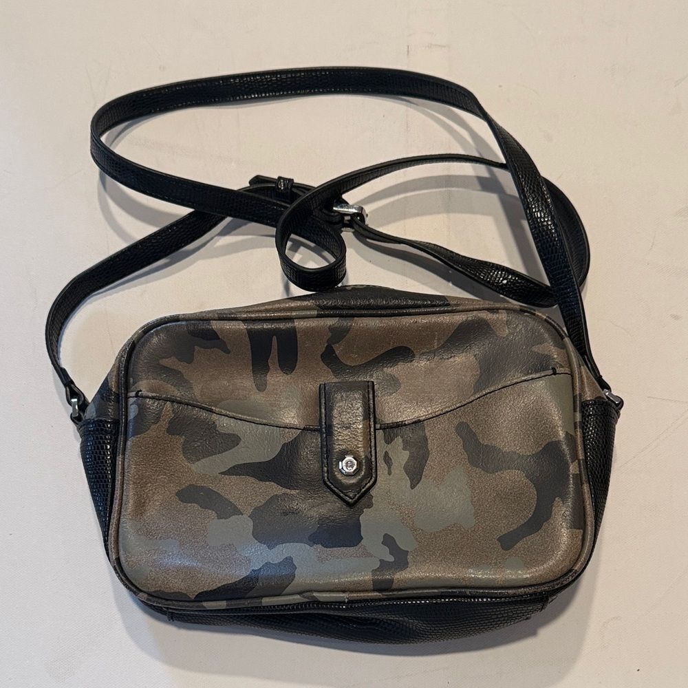 G.I.L.I. Camouflage Patterned Crossbody Bag